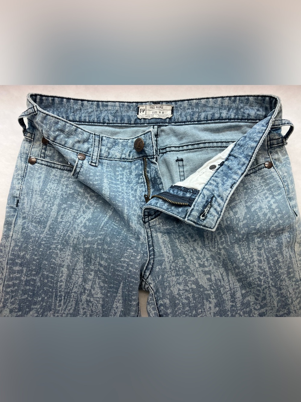 Free People Feather Print Skinny Jeans - Size 29 - Picture 4 of 11